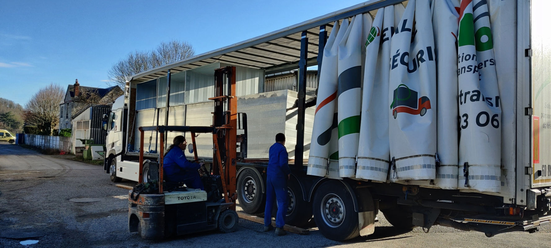 Chargement Camion de gaines  rectangulaires de grandes dimensions