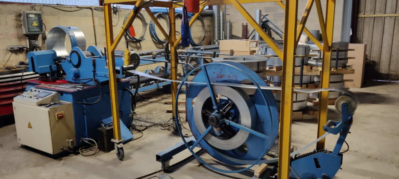 Machine à fabriquer les gaines circulaires